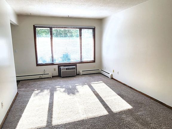 3rd image of 218 N Jefferson St #6