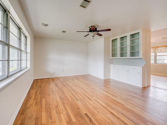 3rd image of 820 Ash St