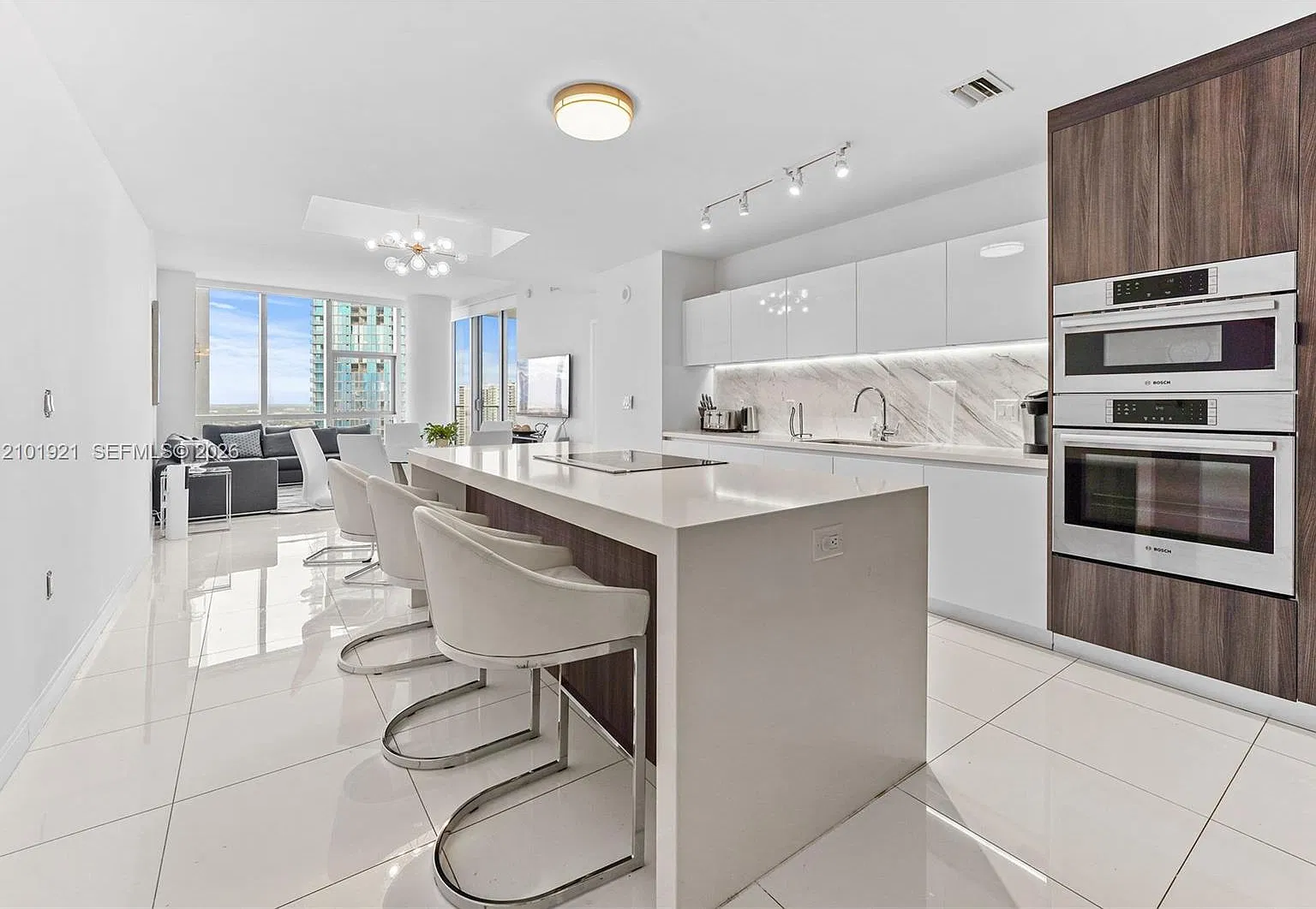 Paramount Miami Worldcent — Photo 1