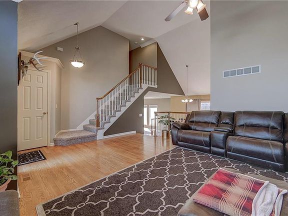 5th image of 18106 Rollins Dr