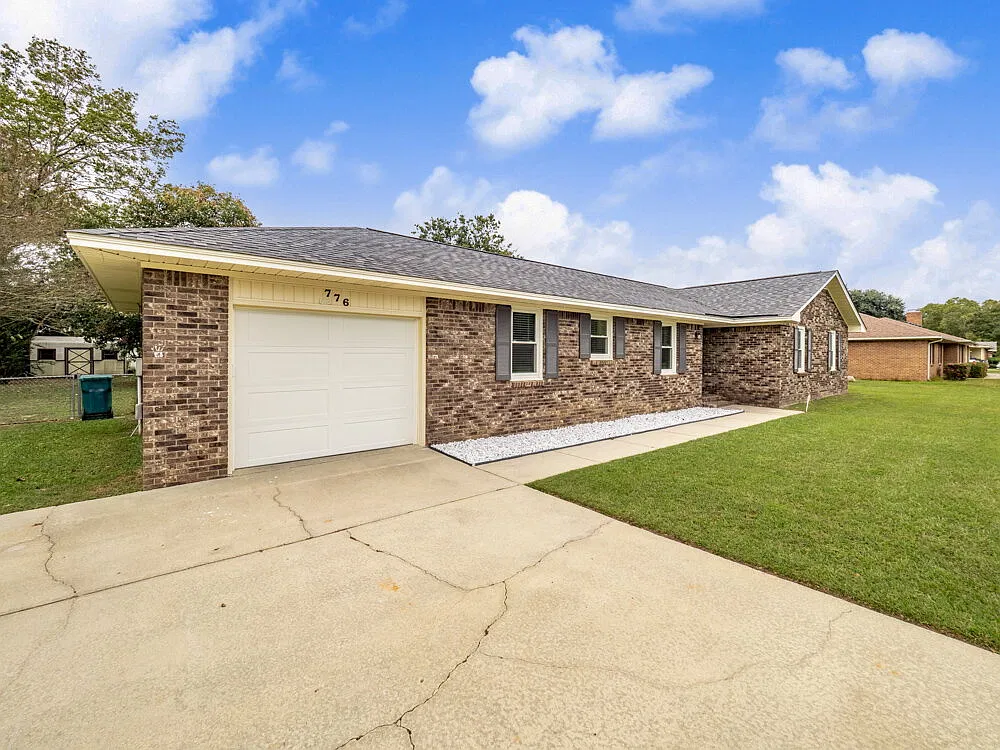 3 bed, 2.0 bath, 1587 sqft, $1,800 — Photo 4