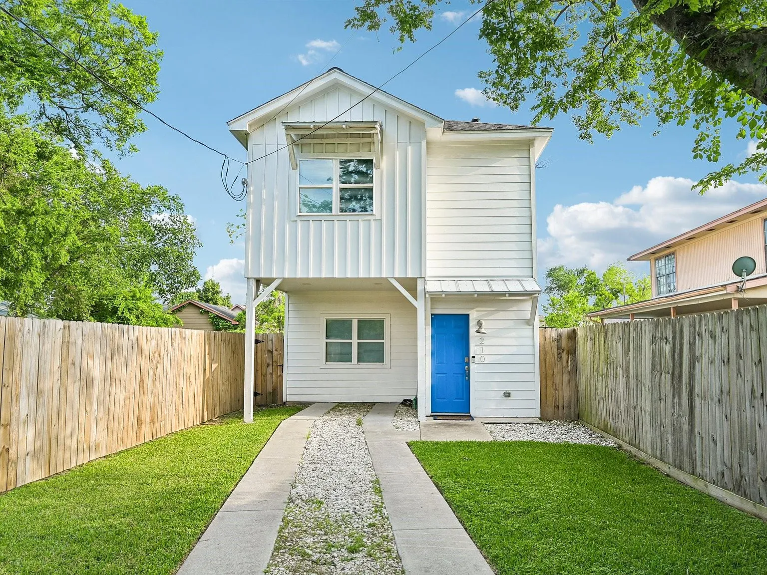 3 bed, 1.5 bath, 1037 sqft, $1,850 — Photo 1