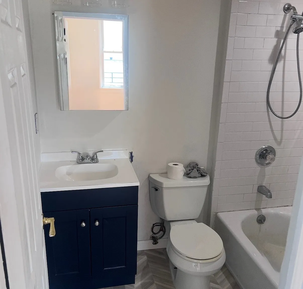 3 bed, 850 sqft, $3,350 — Photo 1