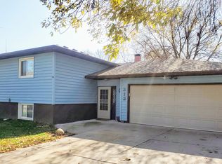 312 E 32nd St, South Sioux City, NE 68776