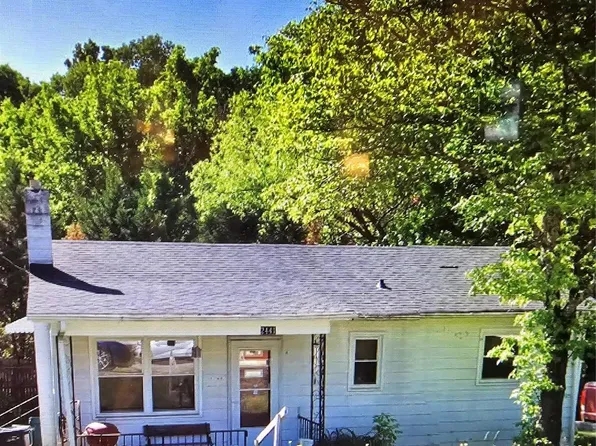 2441 S Center St, Hickory, NC 28602