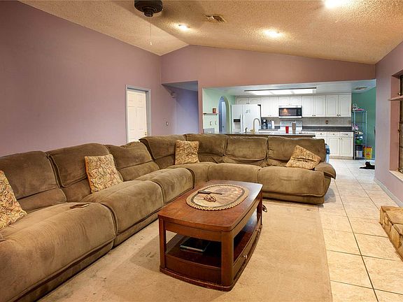 4th image of 13033 Barney Dr
