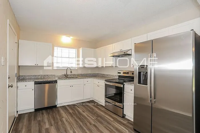 3051 Shane Dr — Photo 2