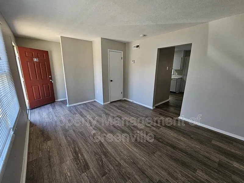 2 bed, 1.5 bath, 1040 sqft, $995 — Photo 3