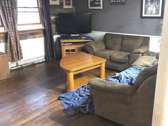 3rd image of 109 Parkdale Dr