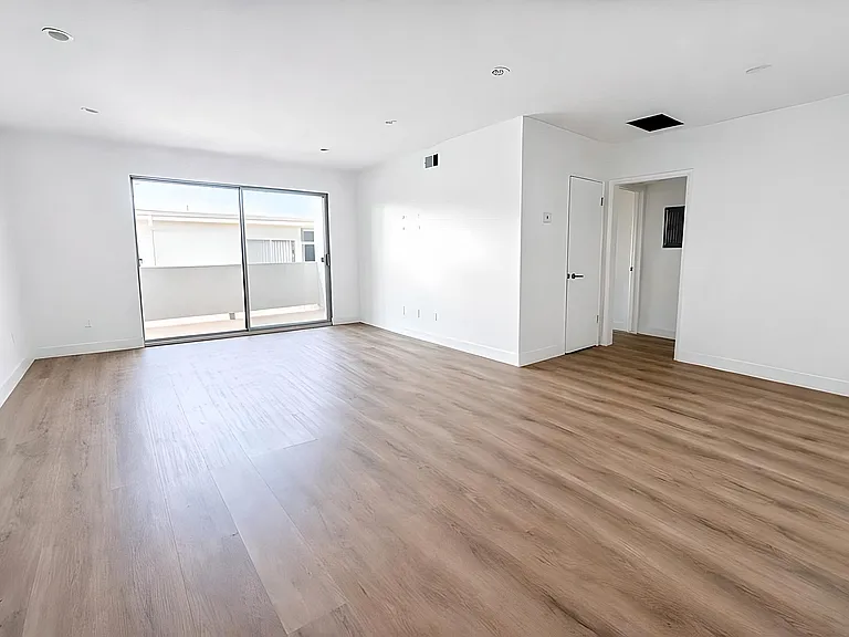605 San Vicente #202 — Photo 26