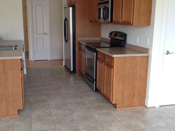 3rd image of 54 Neuchatel Ln