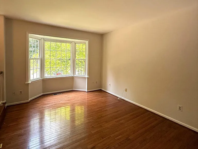 8442 Springfield Oaks Dr — Photo 3