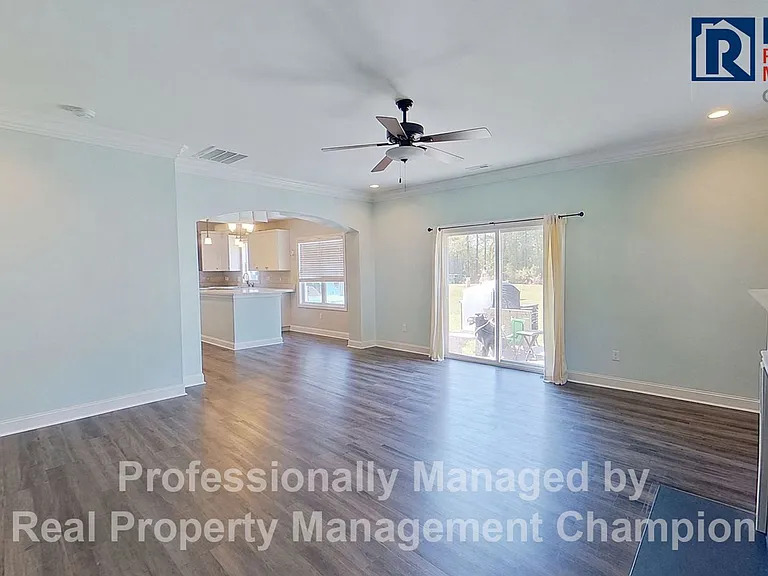 241 E Ivybridge Dr — Photo 3