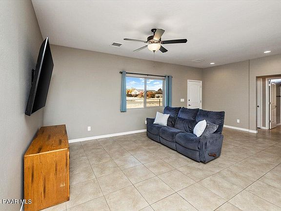 4th image of 3547 N Dale Dr