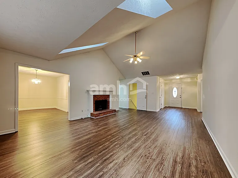 817 Hillary Ct — Photo 8