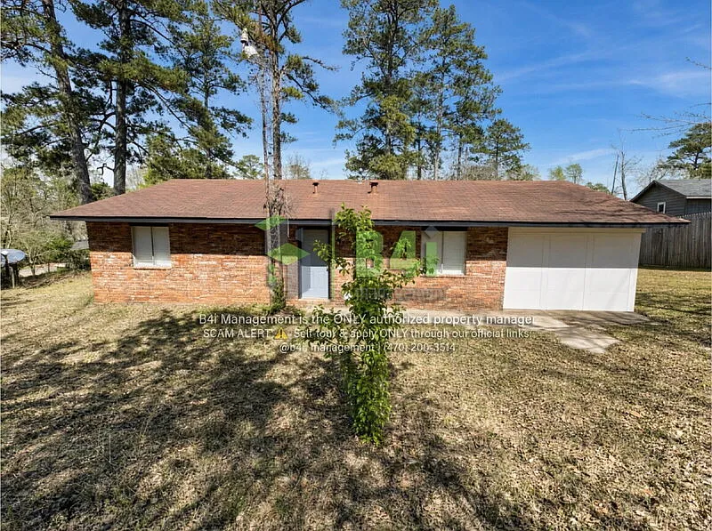3 bed, 1.0 bath, 1350 sqft, $1,025 — Photo 2