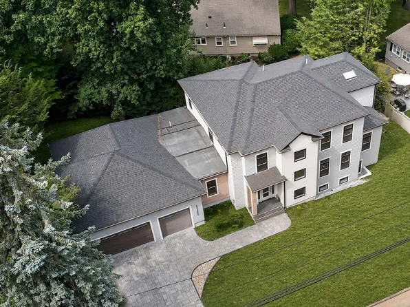 23 Lantern Ln, Arlington, MA 02474