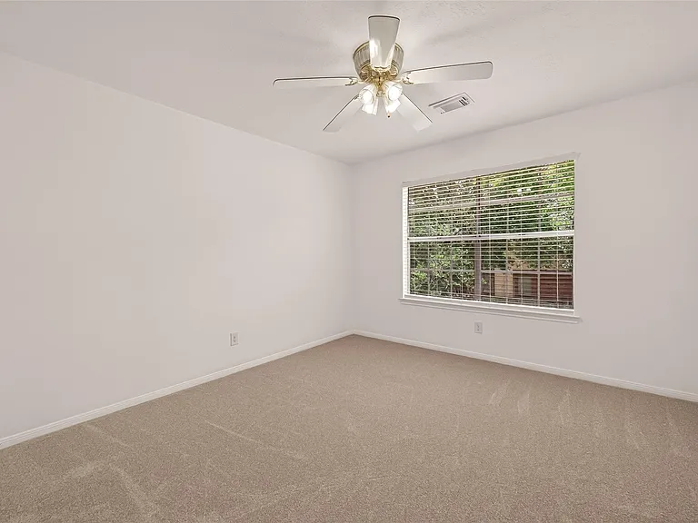 2431 Parkwood Ln — Photo 15