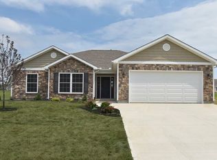 900 Hunters Run Dr, Brookville, OH 45309