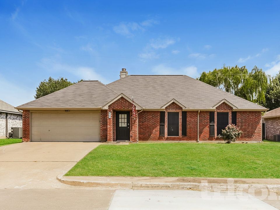 1st image of 409 Roan Ln