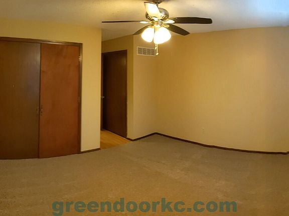 5th image of 849 S Lindenwood Dr #849