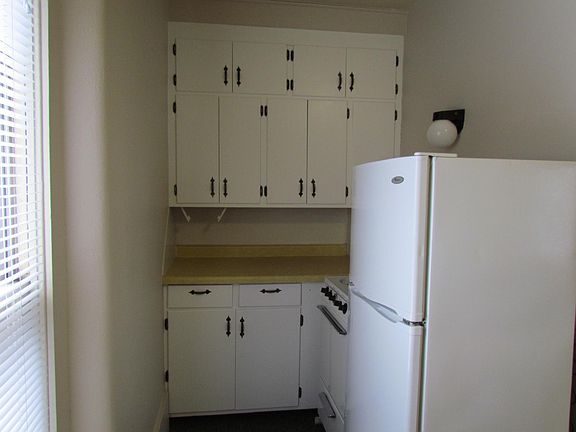 3rd image of 327 E Cherry St #4