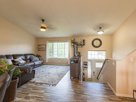 4th image of 3307 Meadow Glen Ln