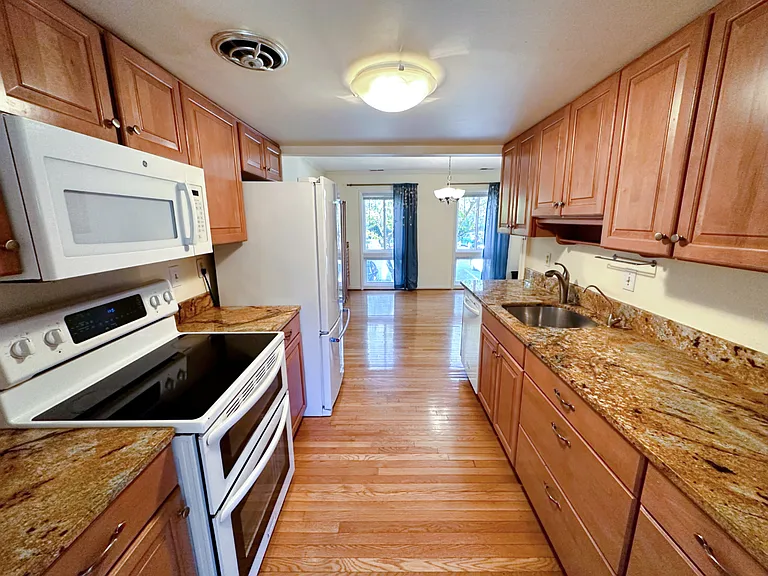 9526 Miranda Ct — Photo 2