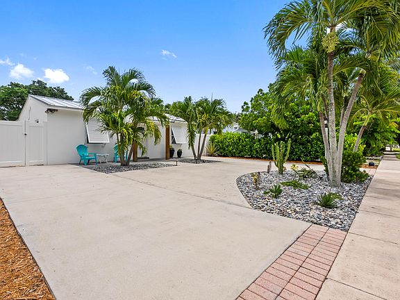 3rd image of 827 SE 2nd Avenue