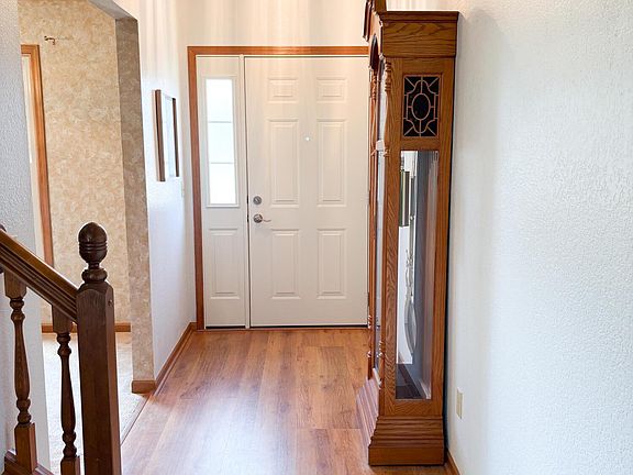 3rd image of 1945 Oxleigh Cir