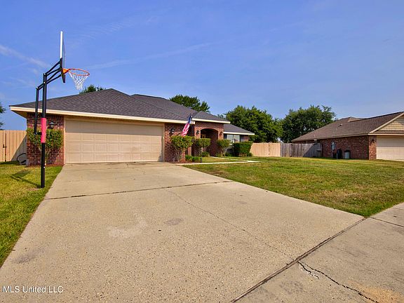 4th image of 160 Saltmeadow Cir