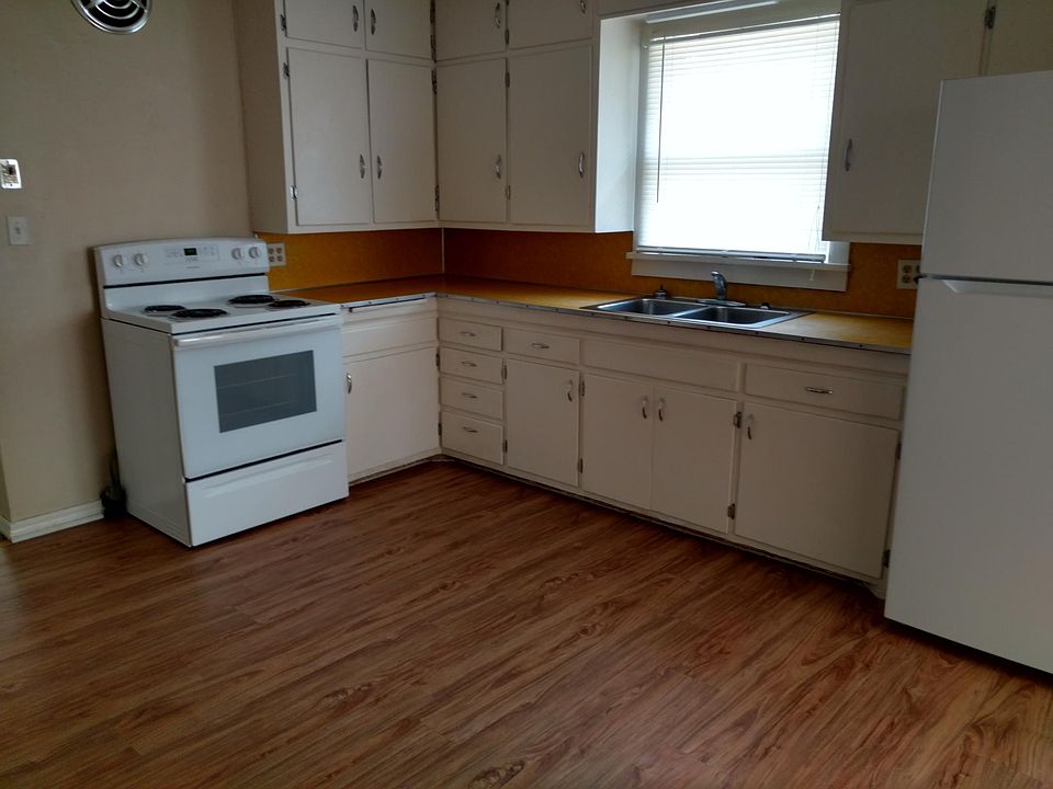 2nd image of 211 N Western Ave