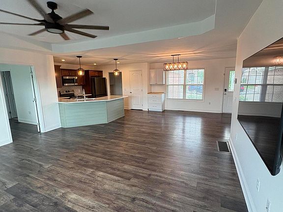 3rd image of 632 Fairfax Ln