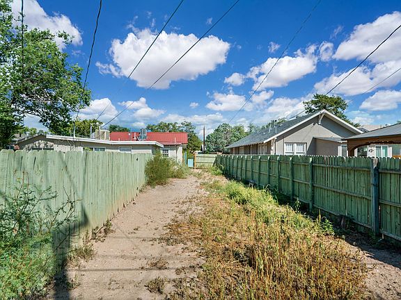 3rd image of 215 Stanford Dr SE