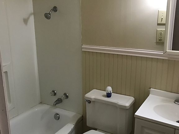 5th image of 9403 Stark Ave