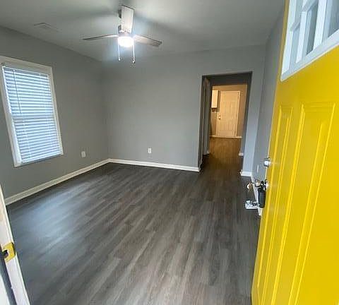 4th image of 430 Oak St