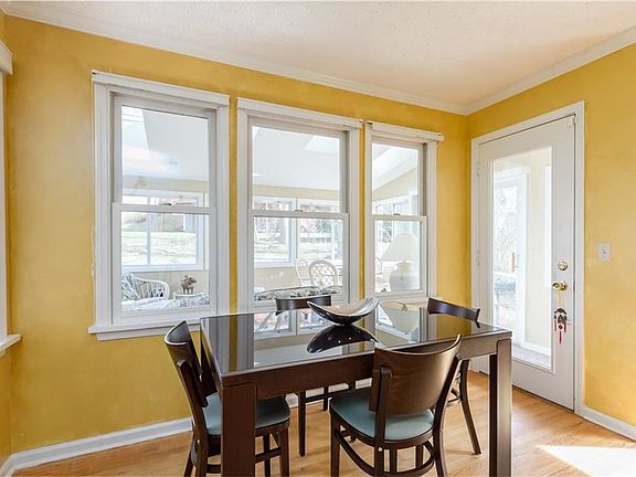4th image of 17 Erie Cres