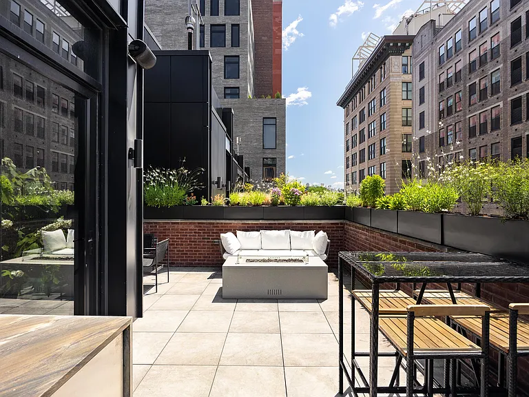 121 Leroy St #TOWNHOUSE — Photo 24