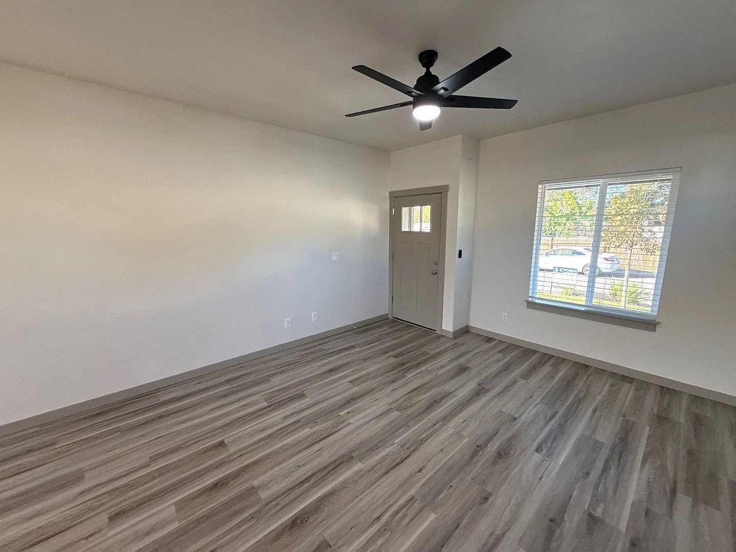 3 bed, 2.5 bath, 1199 sqft, $2,395 — Photo 4
