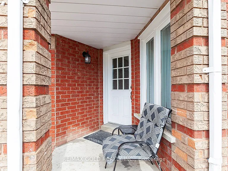 1 Ripley Cres — Photo 3