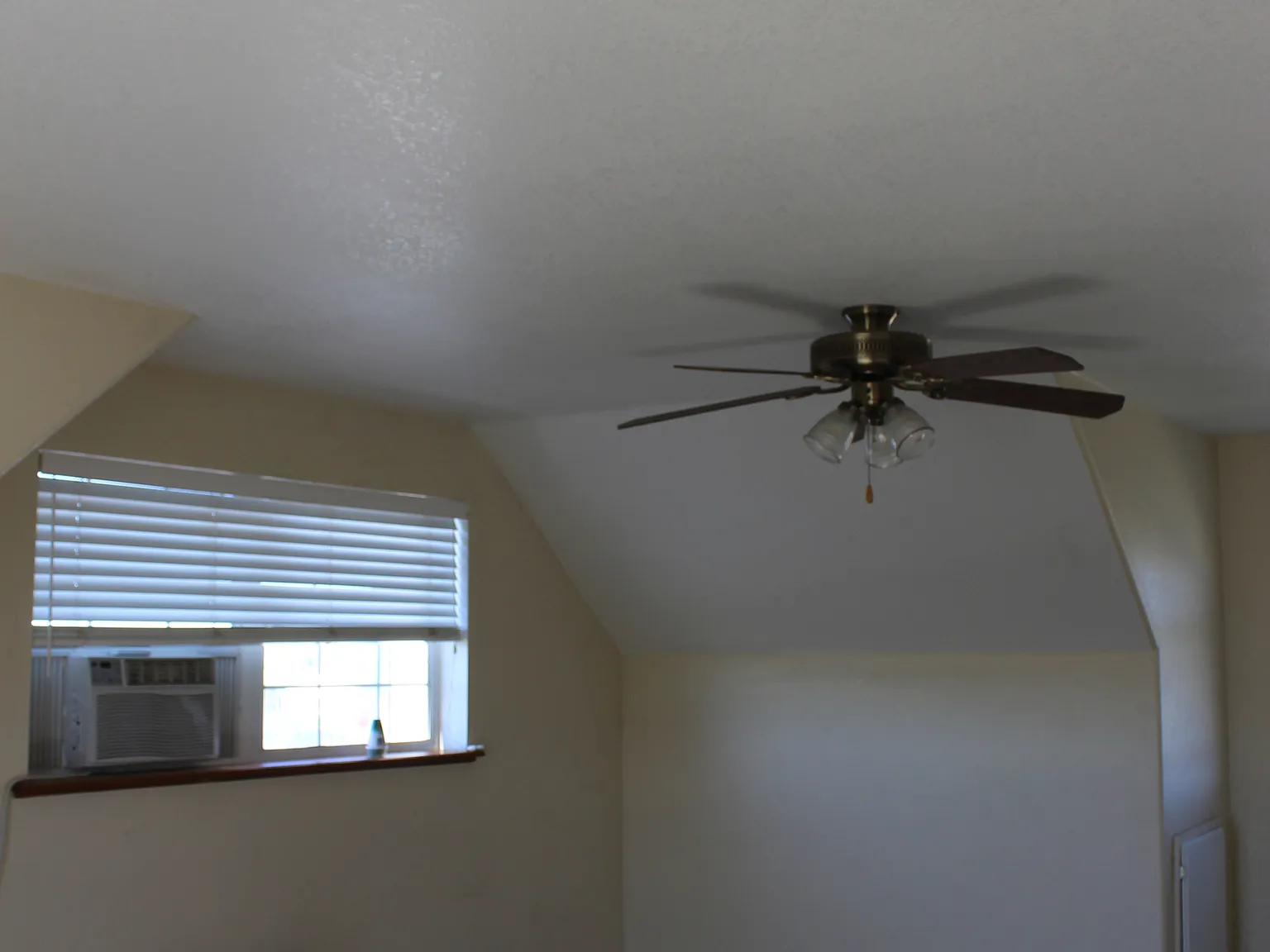 3 bed, 2142 sqft, $700 — Photo 4