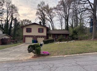 618 Rockborough Dr, Stone Mountain, GA 30083