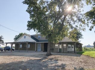 908 240th St, Hiawatha, KS 66434