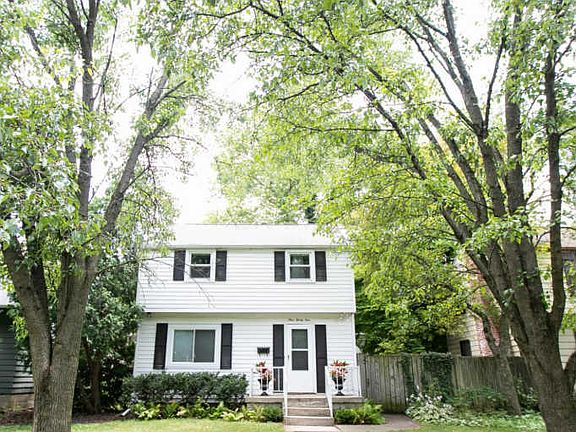 2nd image of 131 Rosslyn Ave