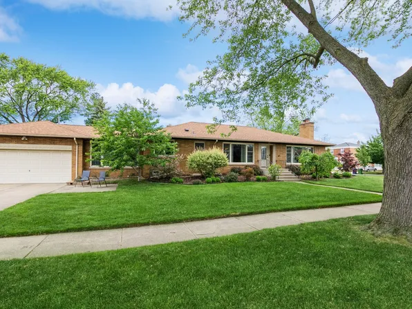 9556 S Avers Ave, Evergreen Park, IL 60805