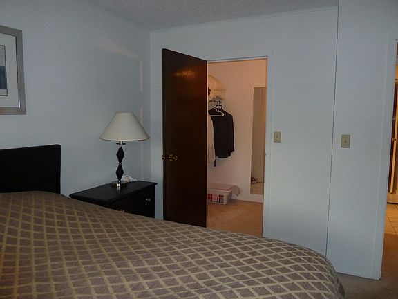 5th image of 3852 S Parkway Dr #3D