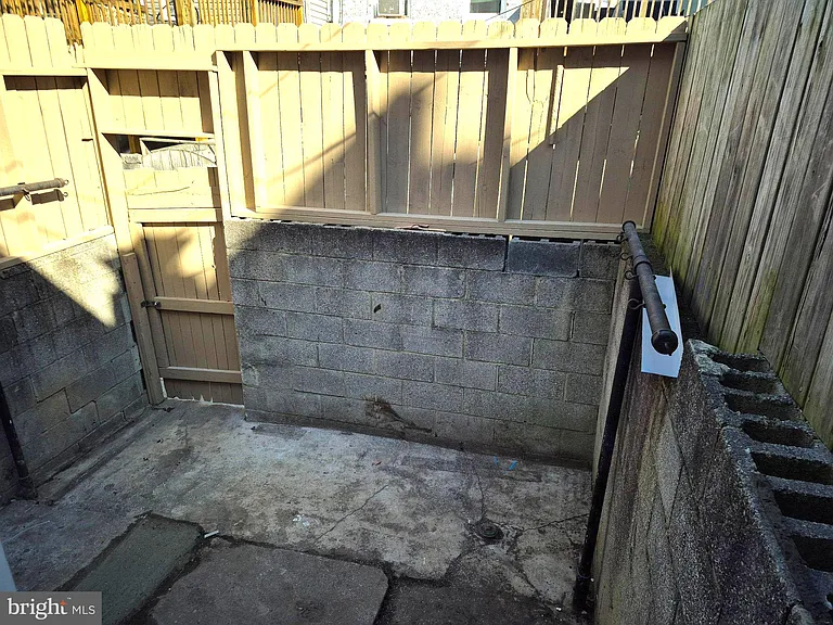 707 N Duncan St — Photo 16