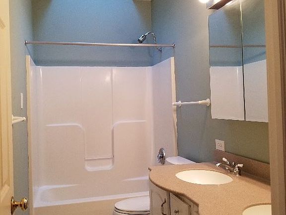 5th image of 1031 Daisy Ln Unit 1