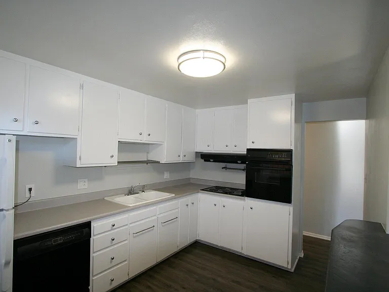 1057 N Marion St #2 — Photo 4