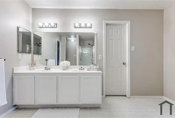 6 bed, 3443 sqft, $3,000 — Photo 2